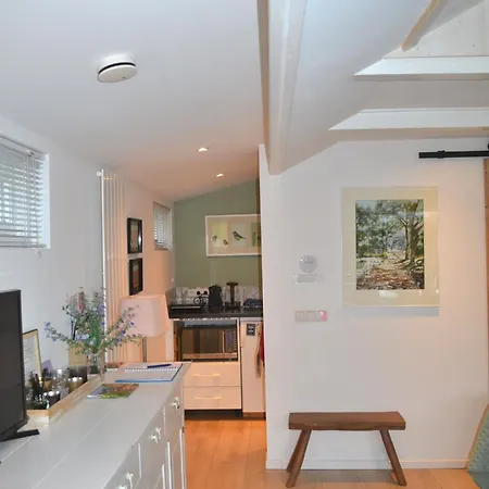 Clematis Apartment